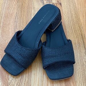 American Eagle Outfitters Black Textured Sandal Mules Size US 5.5